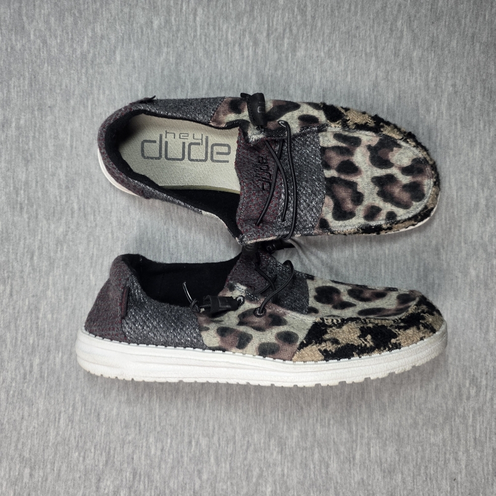 Hey Dude Animal Print Womens Size 8 Casual Shoes - Picture 2 of 6
